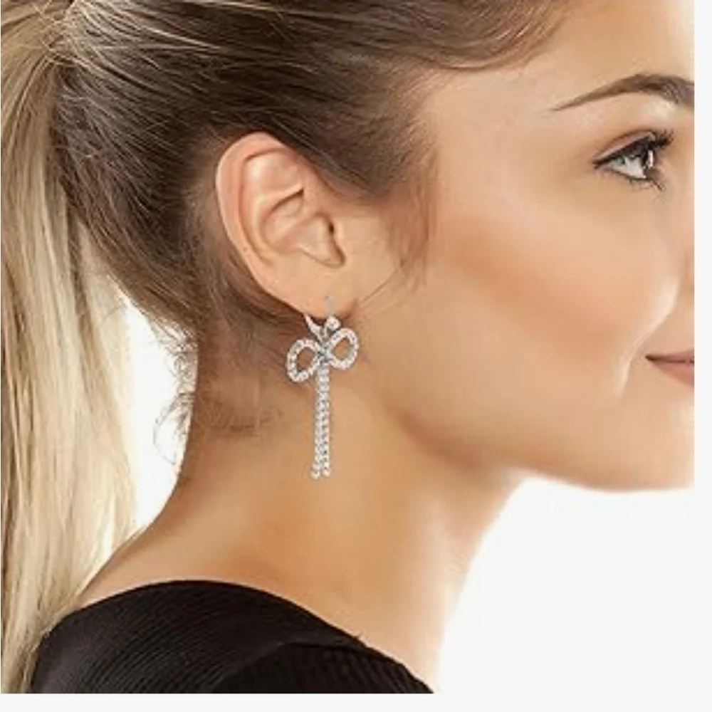 🤍▪️ BETSEY JOHNSON▪️ Silver Silver Bow Drop Rhinestone Earrings